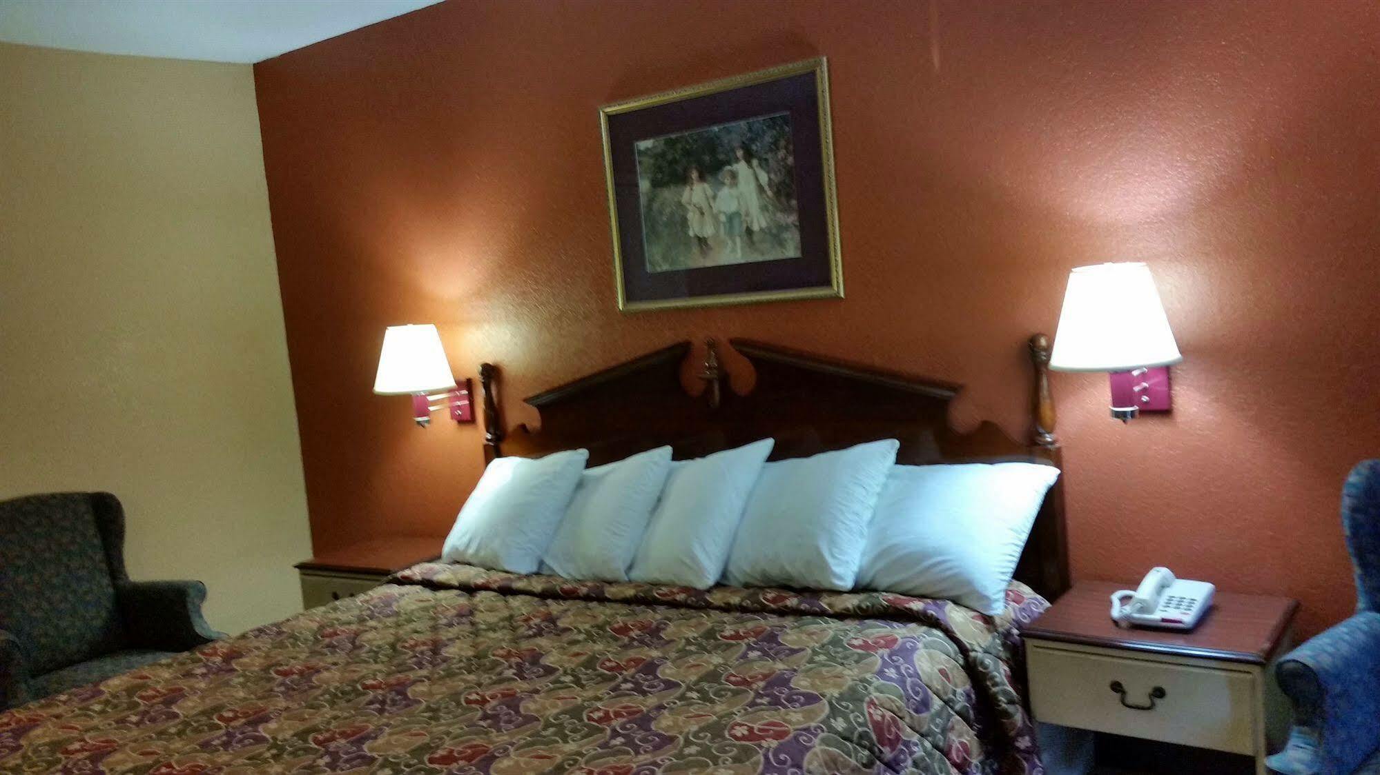 Lakeview Inn - Kingston Екстериор снимка