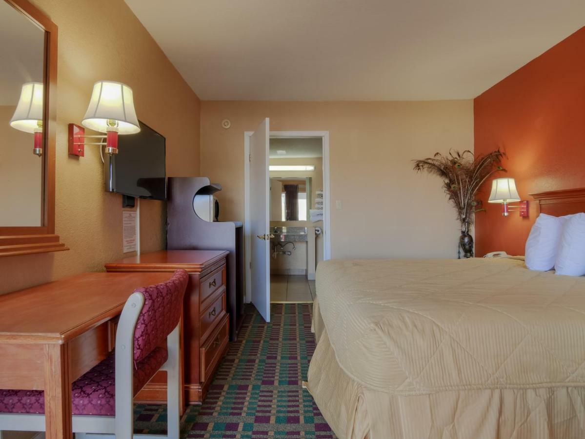 Lakeview Inn - Kingston Екстериор снимка