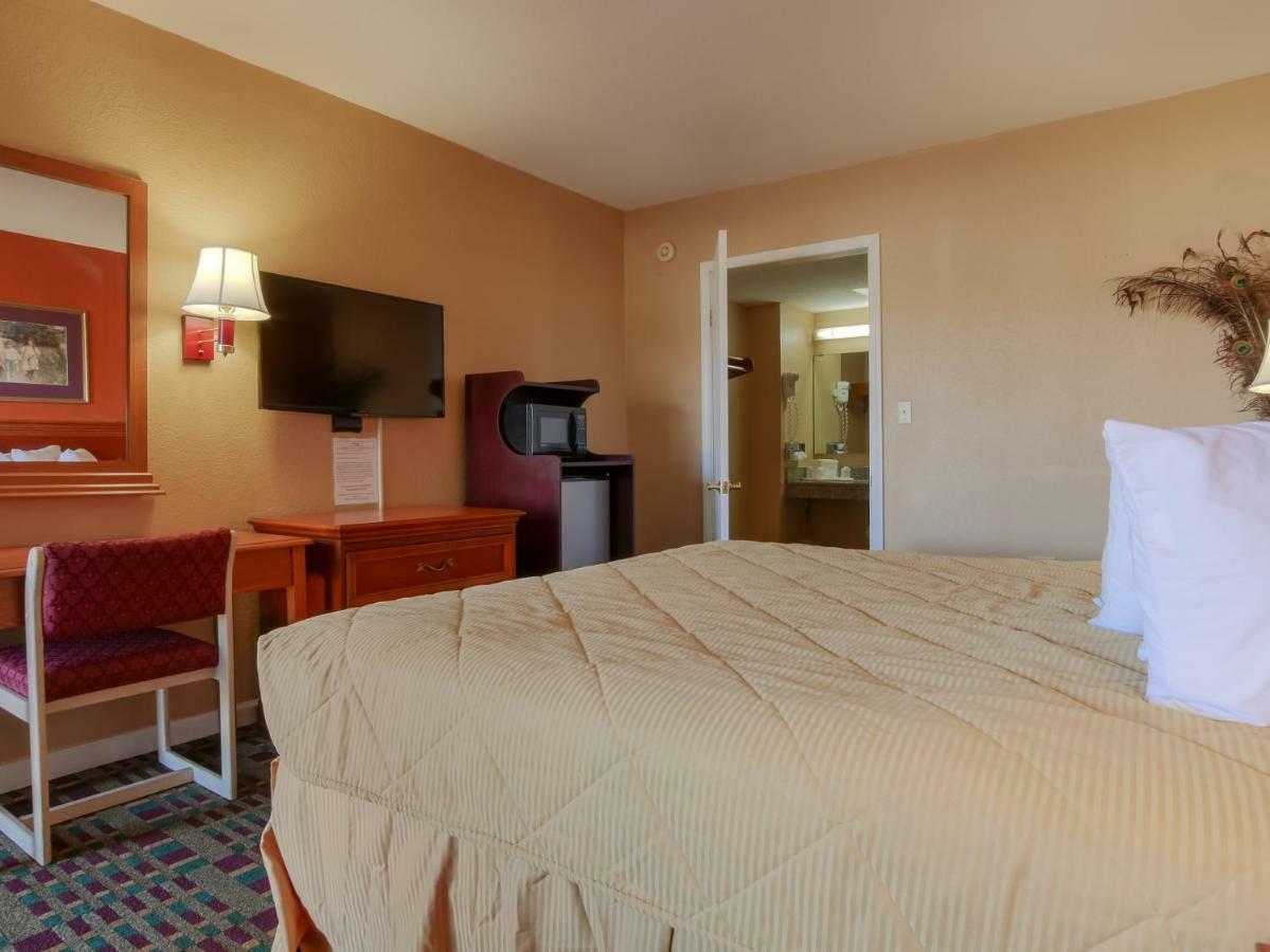 Lakeview Inn - Kingston Екстериор снимка