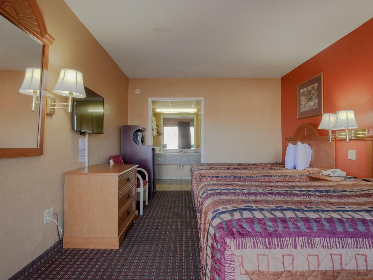 Lakeview Inn - Kingston Екстериор снимка