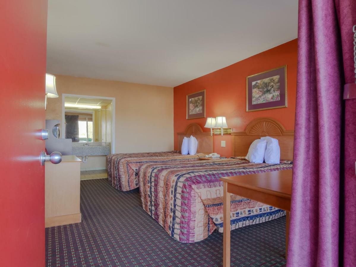 Lakeview Inn - Kingston Екстериор снимка