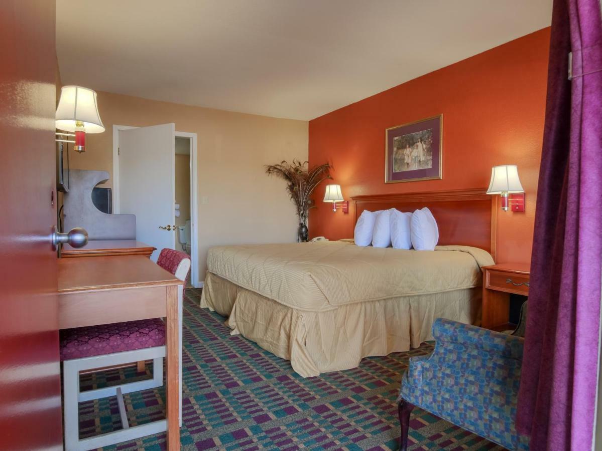 Lakeview Inn - Kingston Екстериор снимка