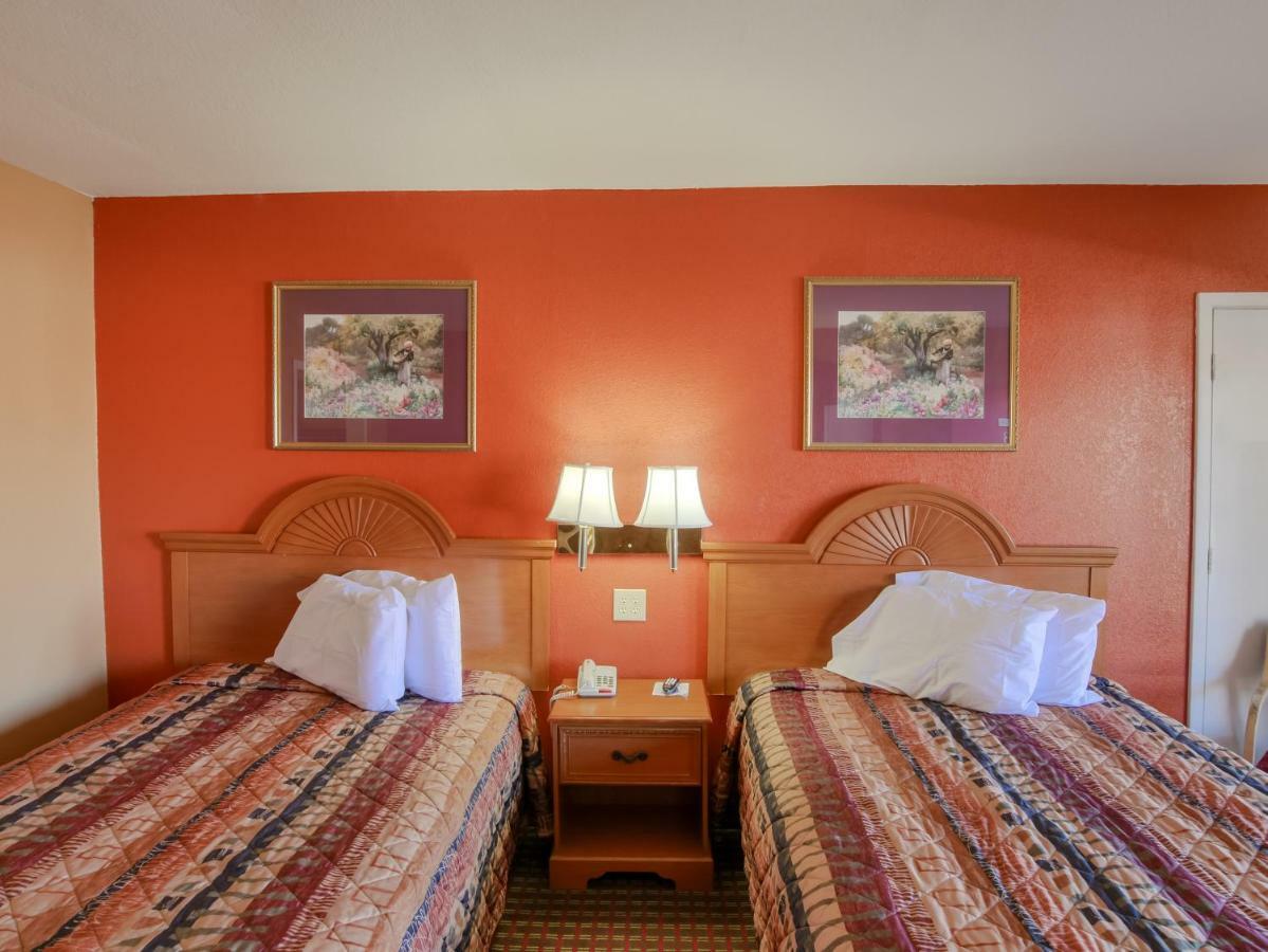 Lakeview Inn - Kingston Екстериор снимка