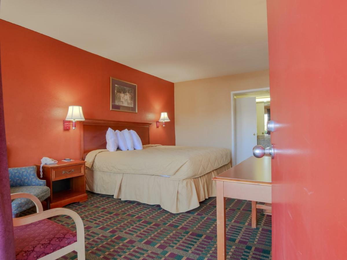 Lakeview Inn - Kingston Екстериор снимка